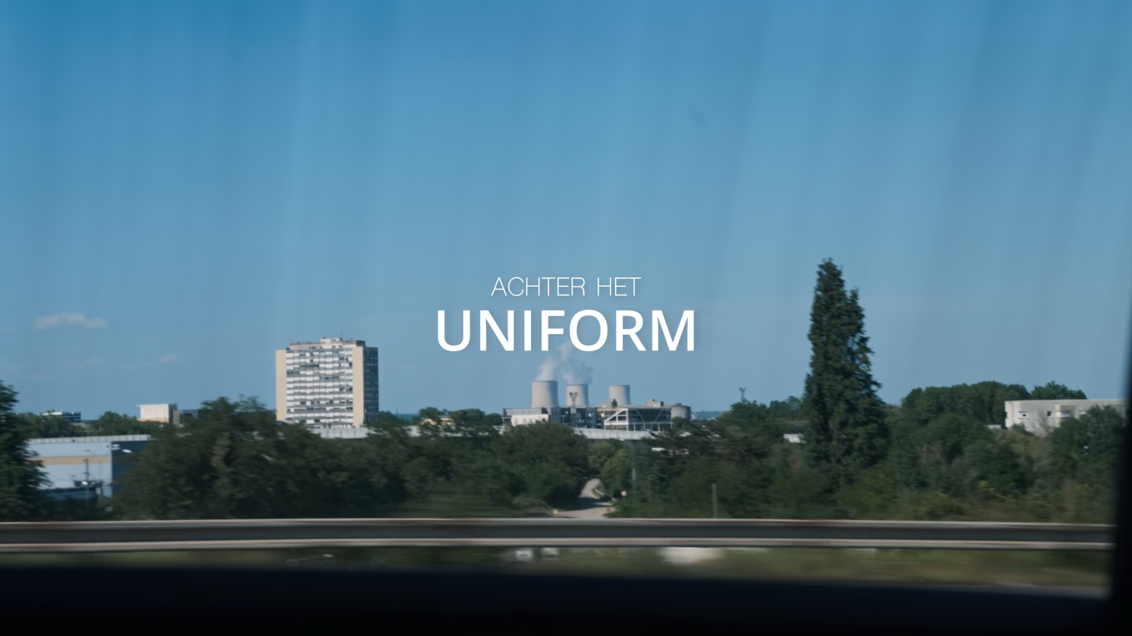 Still 3 from Achter het uniform